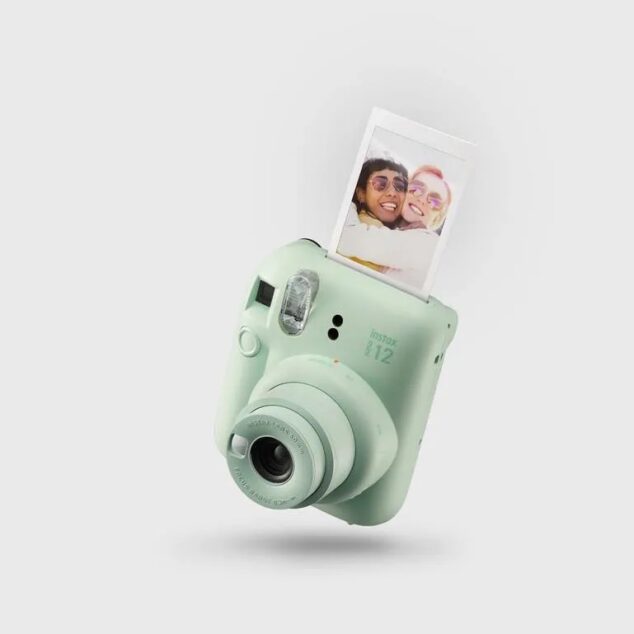 Fujifilm Instax Mini 12 + une recharge 10 photos